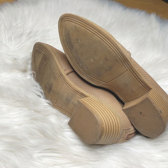 Express Tan perforated booties 6 - Picture 7 of 8